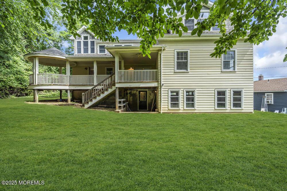 Image 4: Back of House