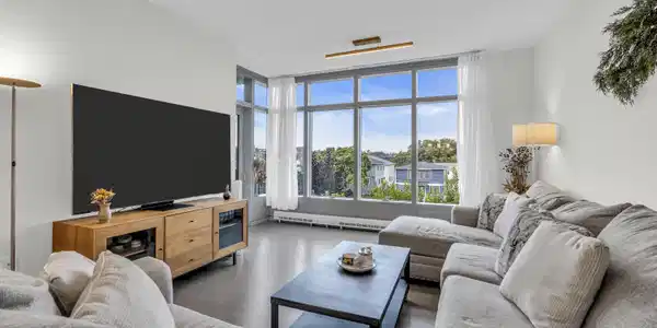 15 Morris Avenue Unit 221