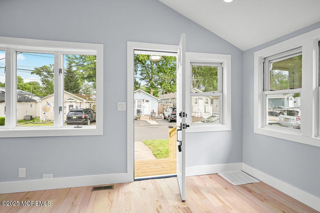 Image 3: 50_pacific_blvd_006