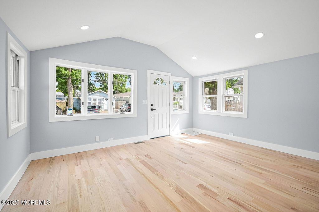 Image 4: 50_pacific_blvd_007