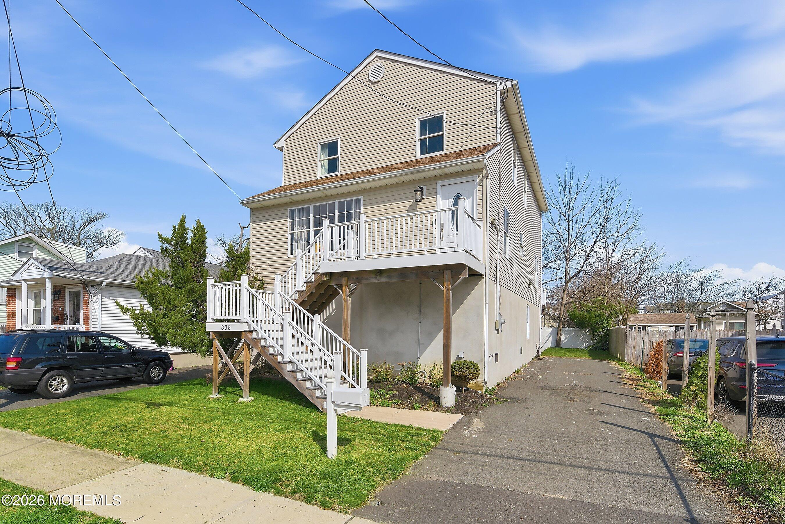 Image 3: 05-Front Right