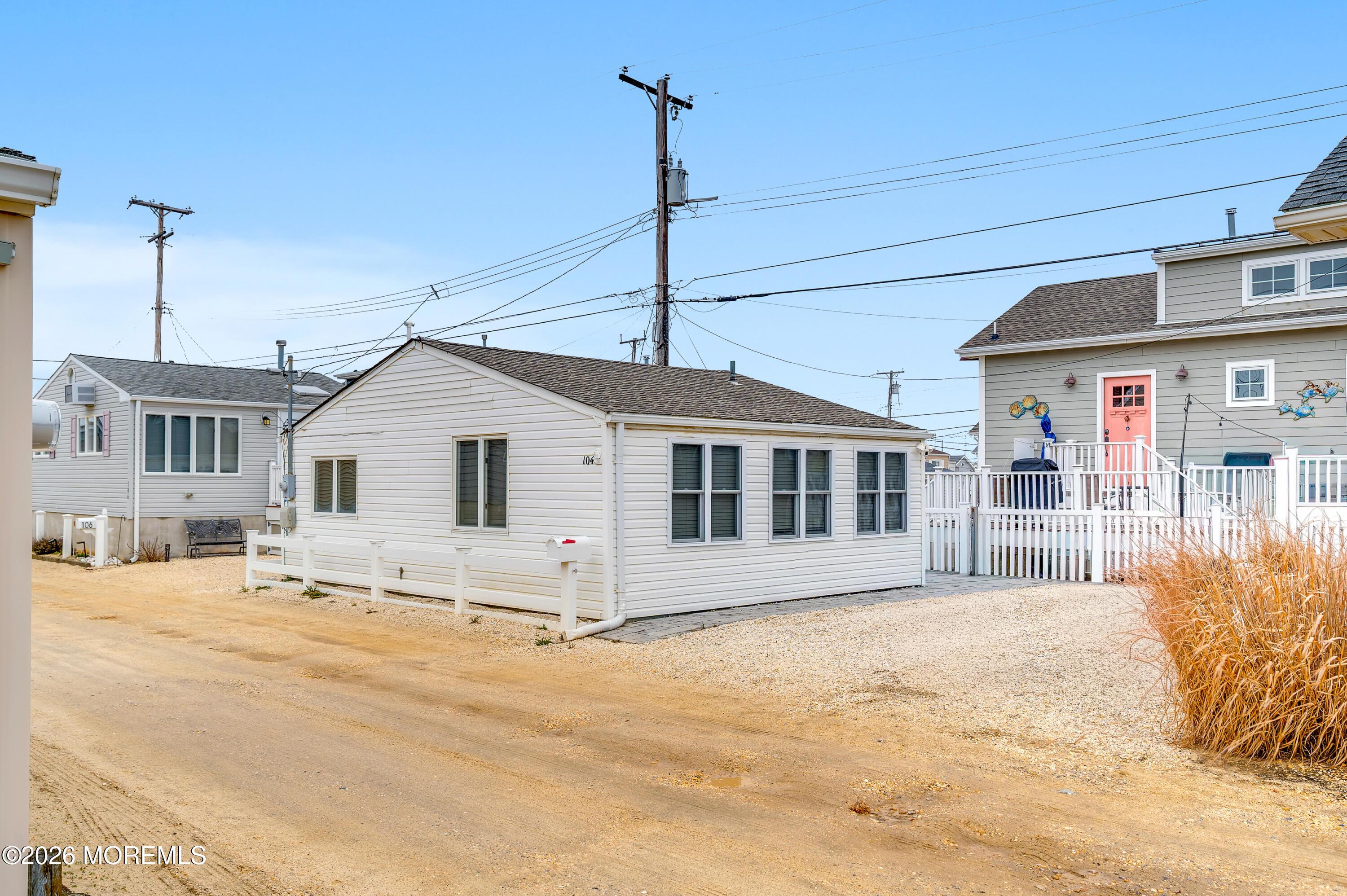 Image 4: Front 1