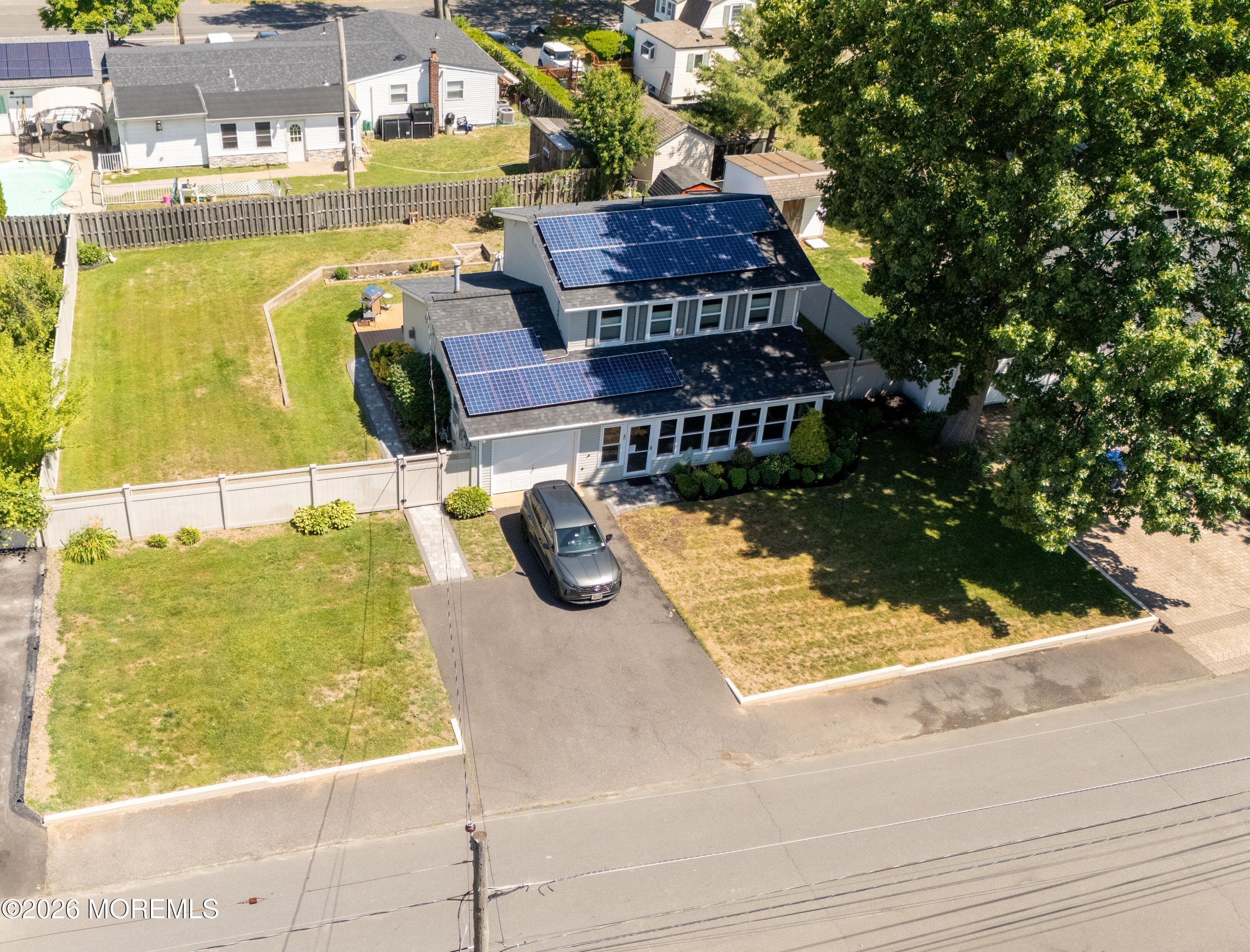 Image 4: 4-Aerial View Front of house