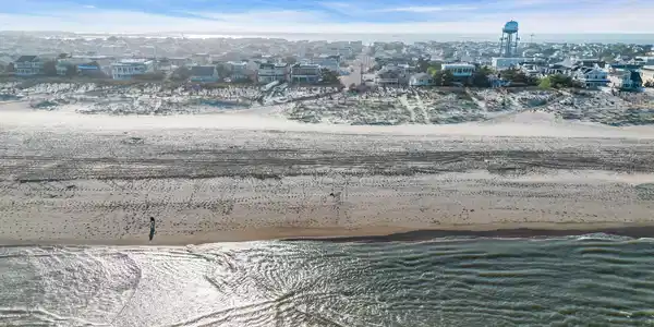 Image 3: Steps to the beach