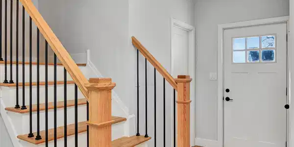 Image 4: 04-Foyer