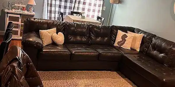 Image 4: living room