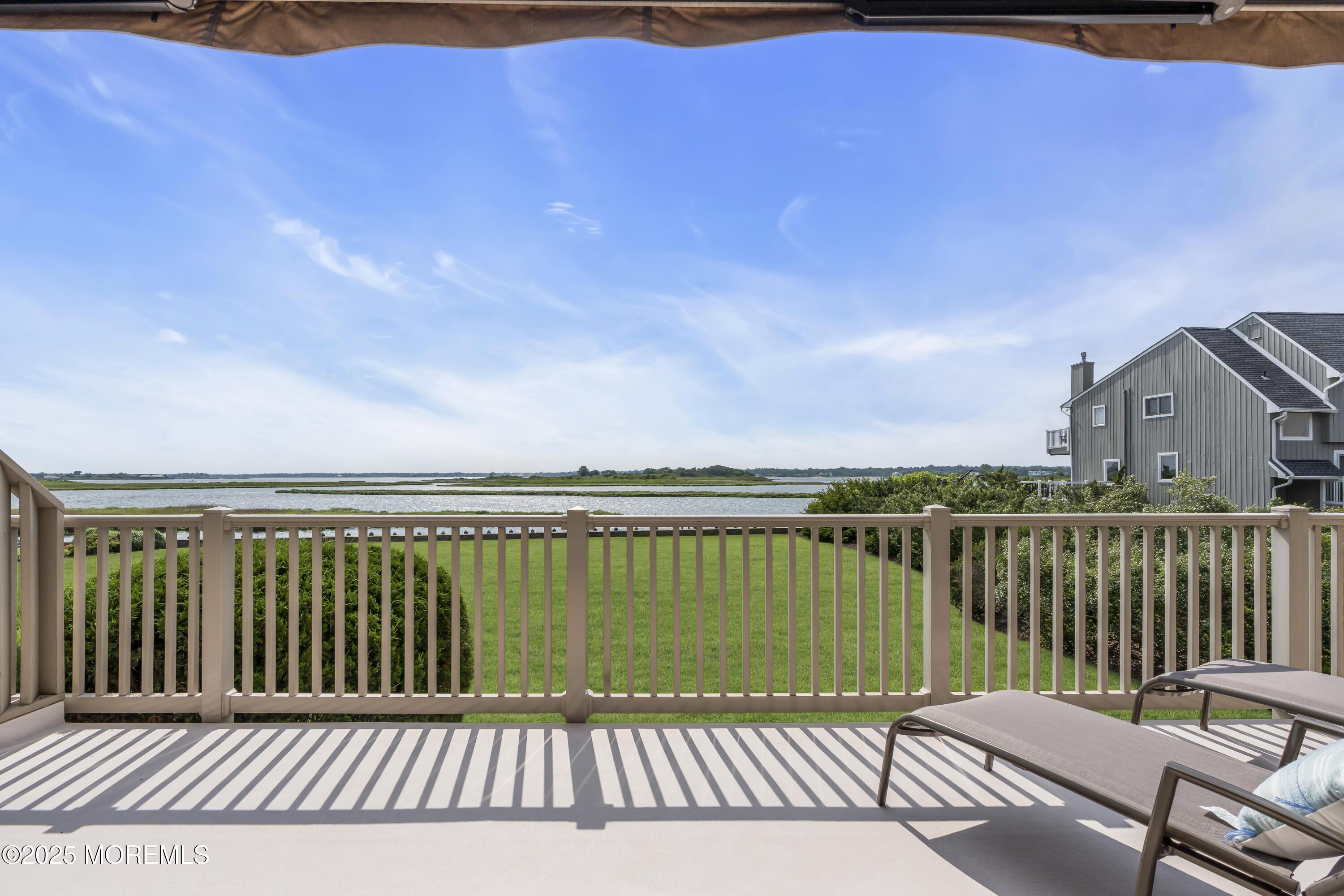 Image 3: Living Room View 5