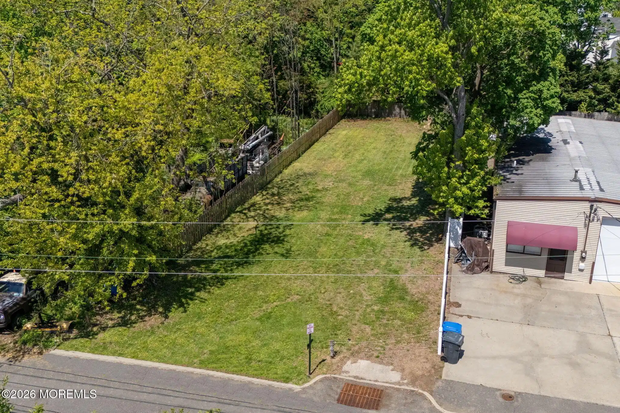 Image 1: Lot