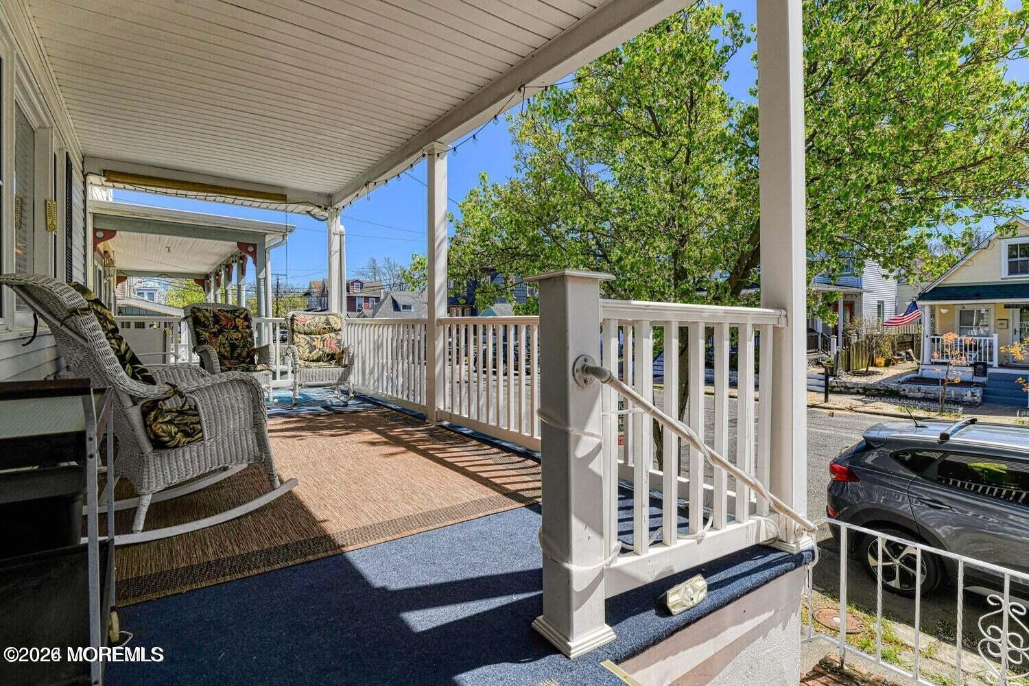 Image 4: 111 porch