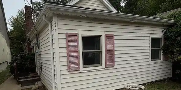 481 Center Avenue
