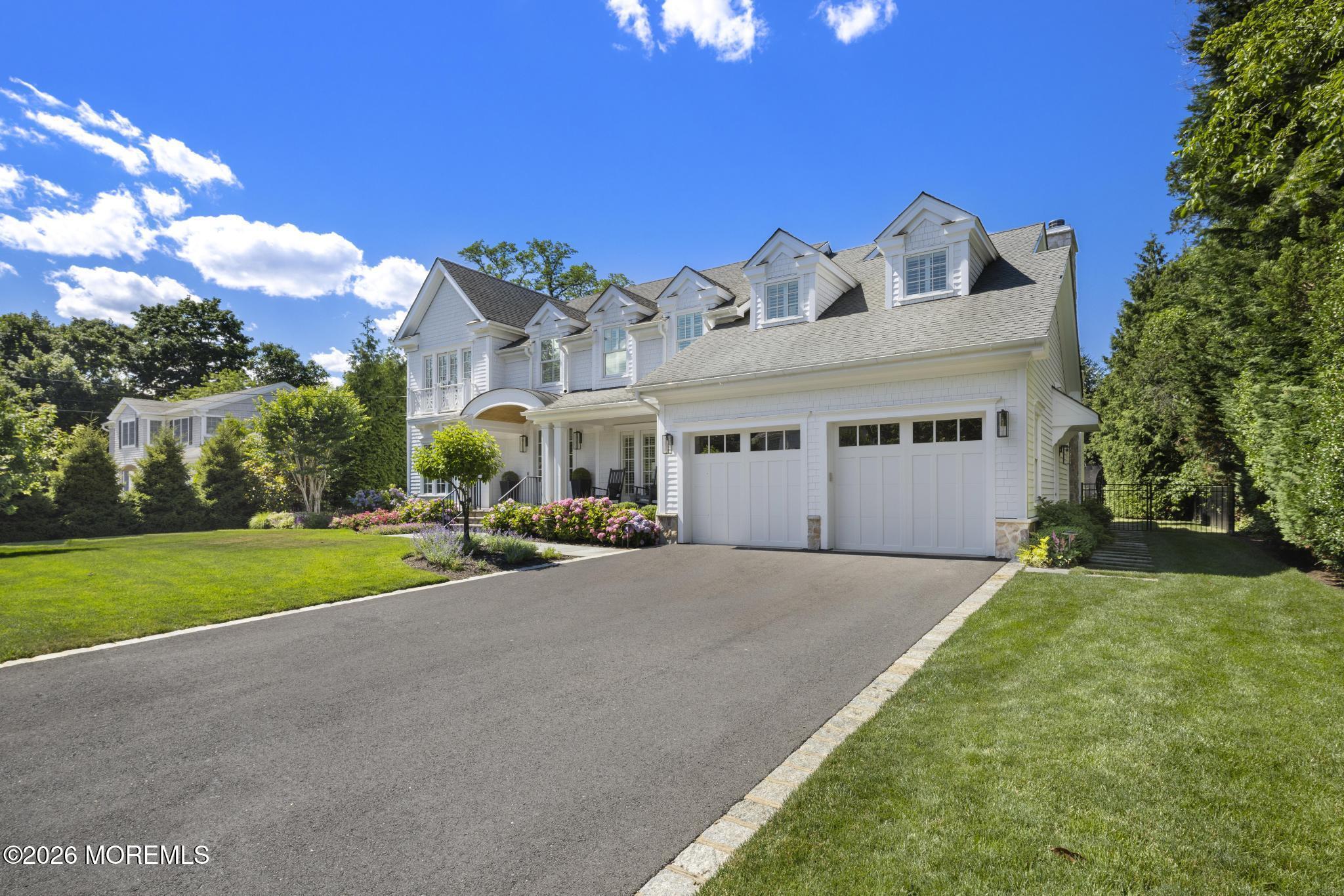 Image 2: 8 Holly Tree Lane (14)