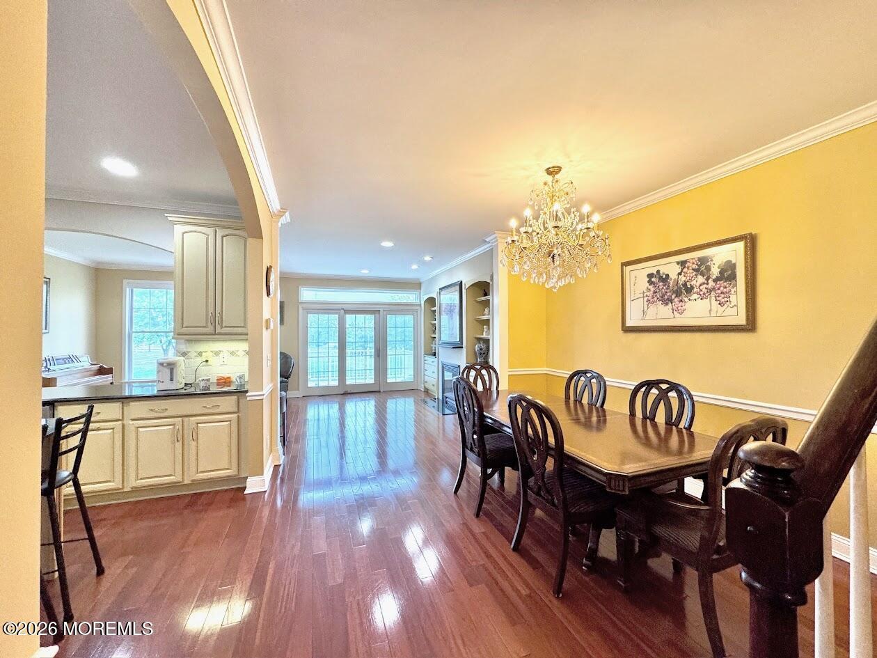 Image 4: 69 dining room
