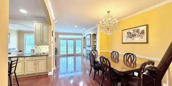 Image 4: 69 dining room