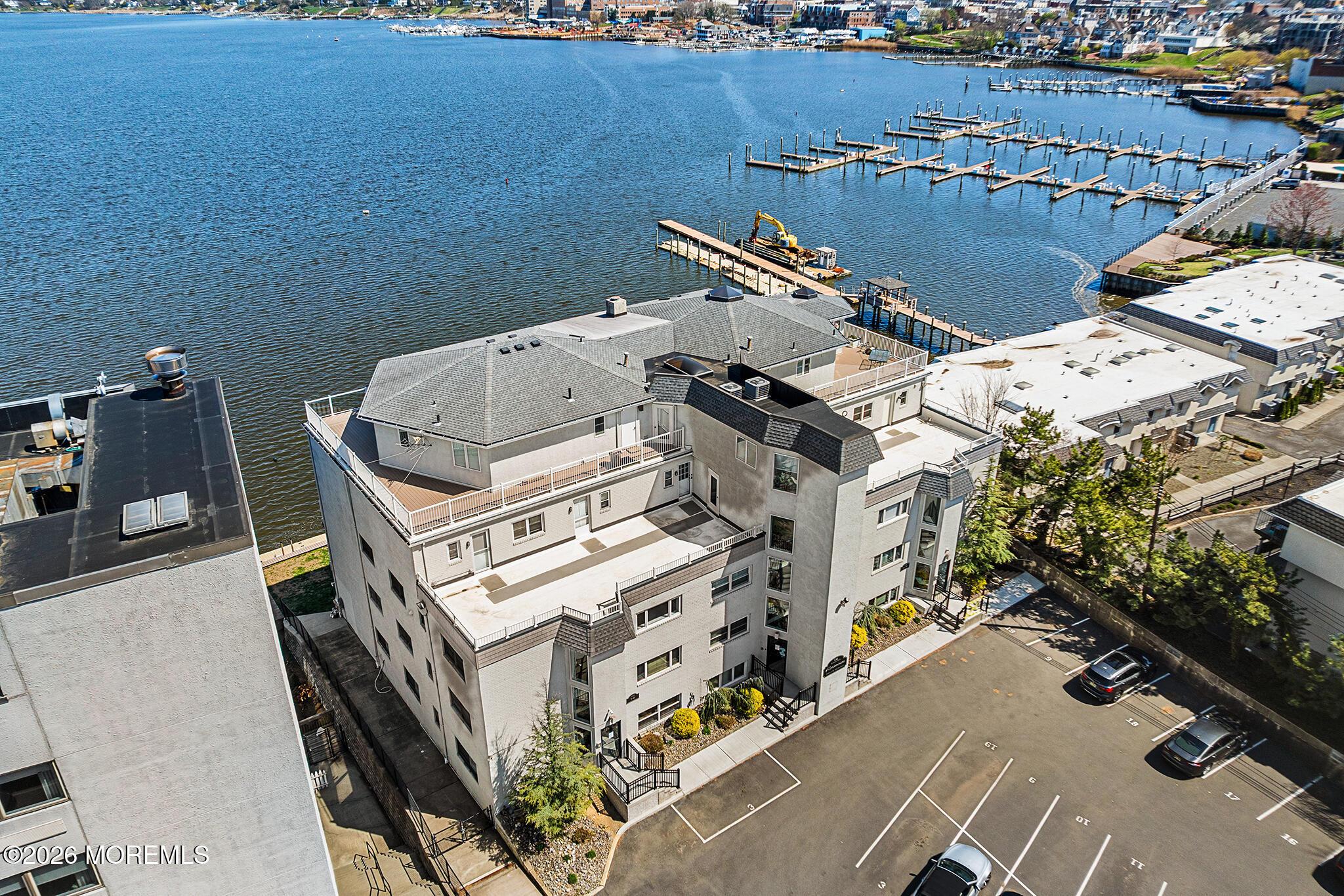 Image 4: 138 Bodman Pl #11 Red Bank, NJ-07