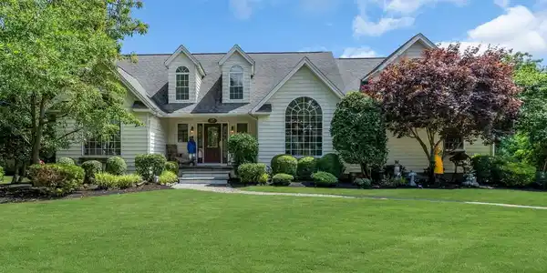 27 Shrewsbury Avenue
