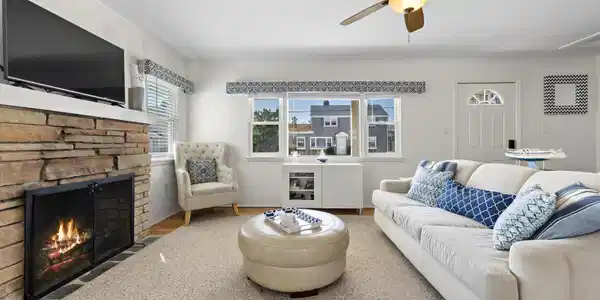 Image 3: 15 E Colorado Ave (30)
