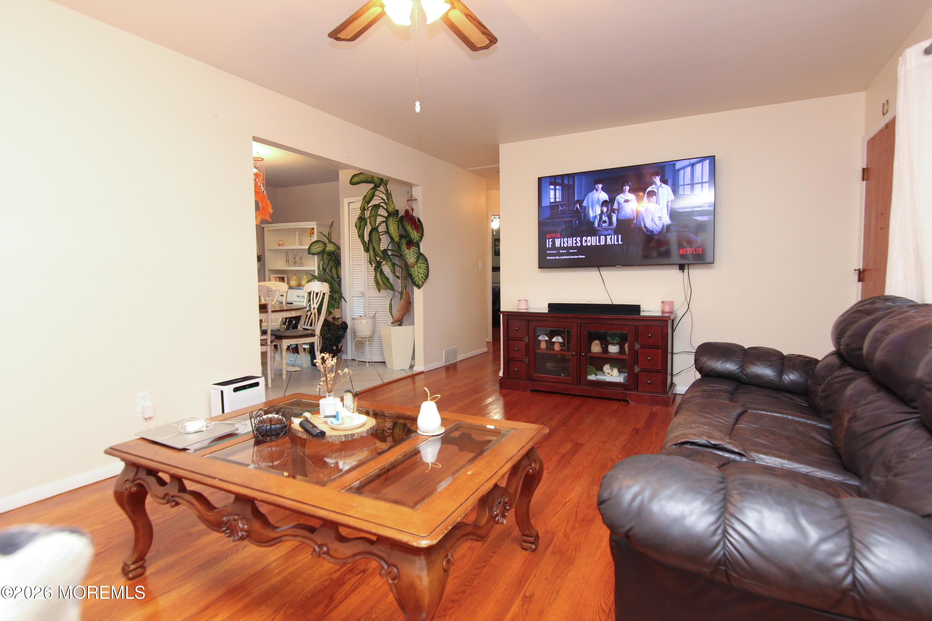 Image 3: 815 Shadylawn-3