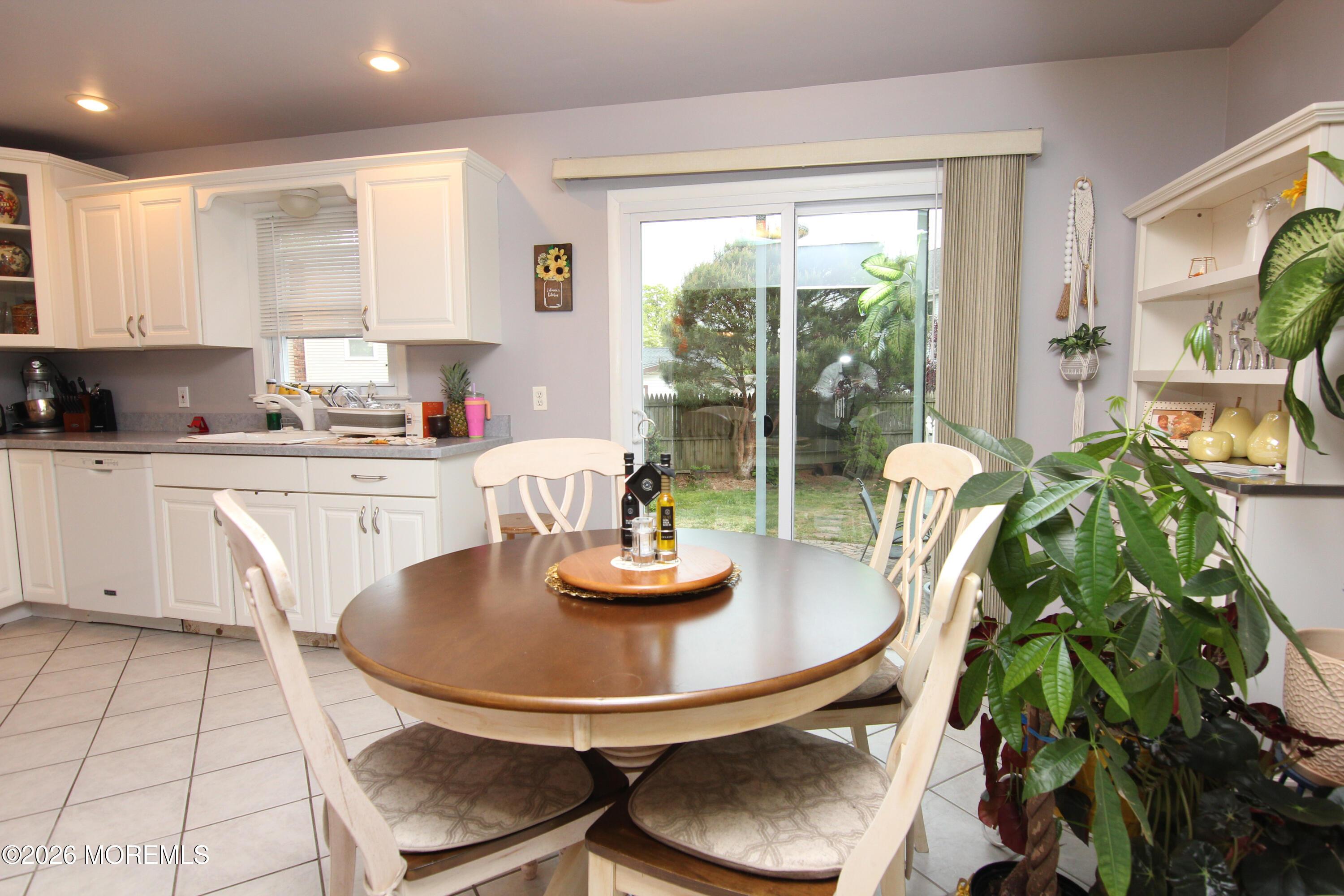 Image 4: 815 Shadylawn-4