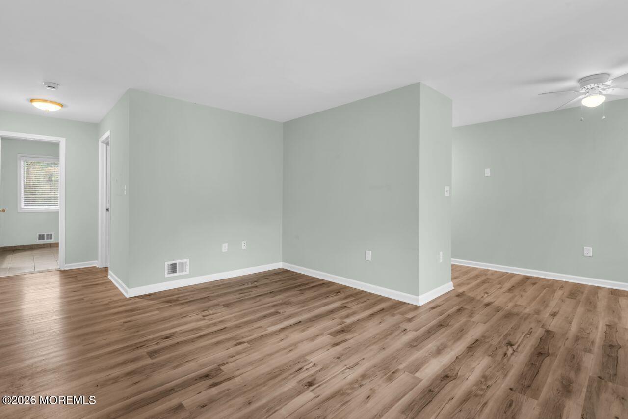 Image 3: Living Room