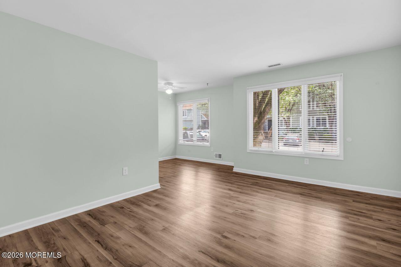 Image 4: LR/Breakfast Nook