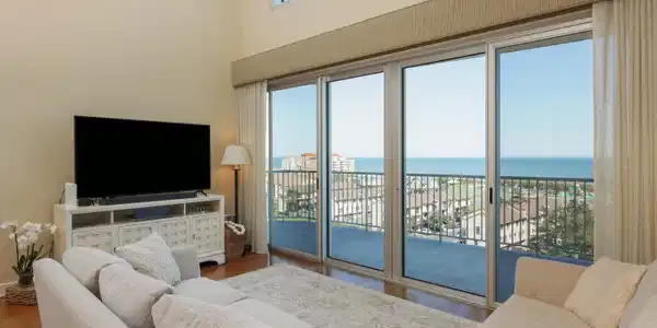 Image 2: Unobstructed ocean views