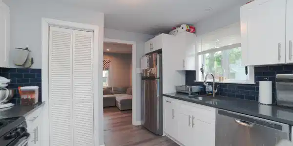Image 4: Kitchen-4