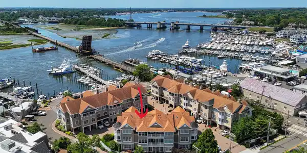 Image 2: Waterfront Living