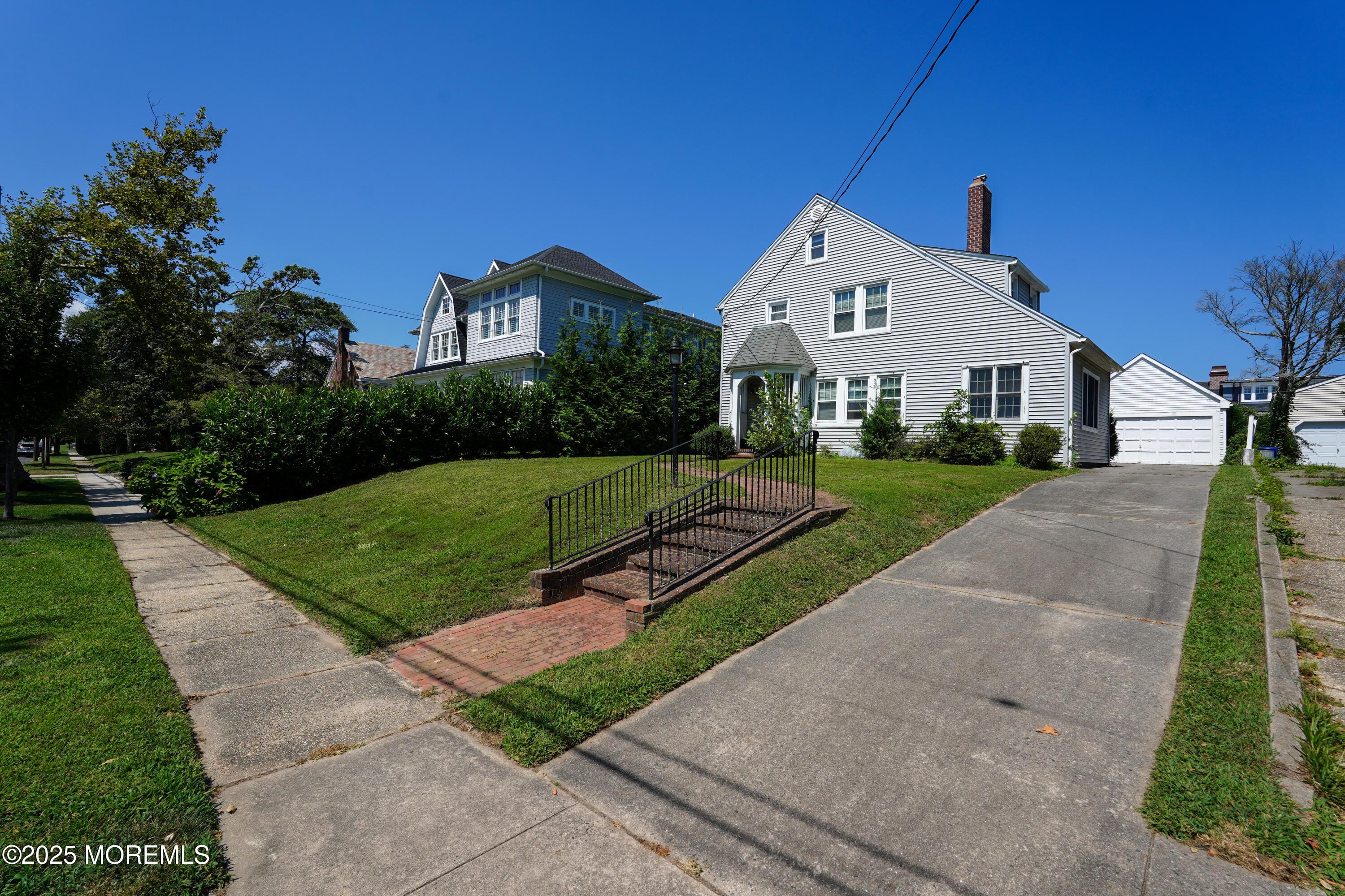 Image 2: 206 Mercer Ave