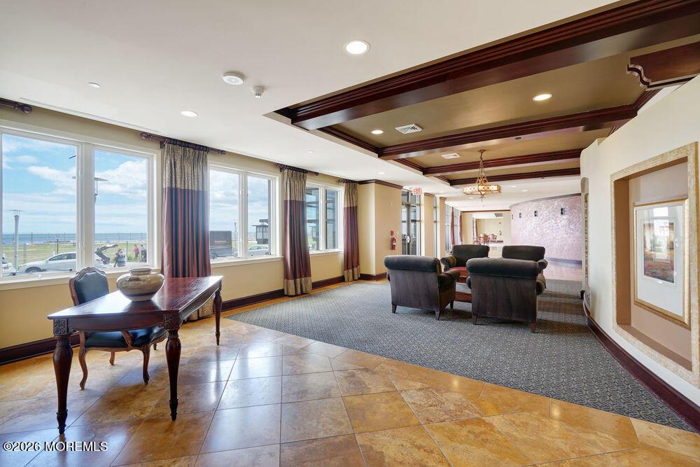 Image 4: Lobby