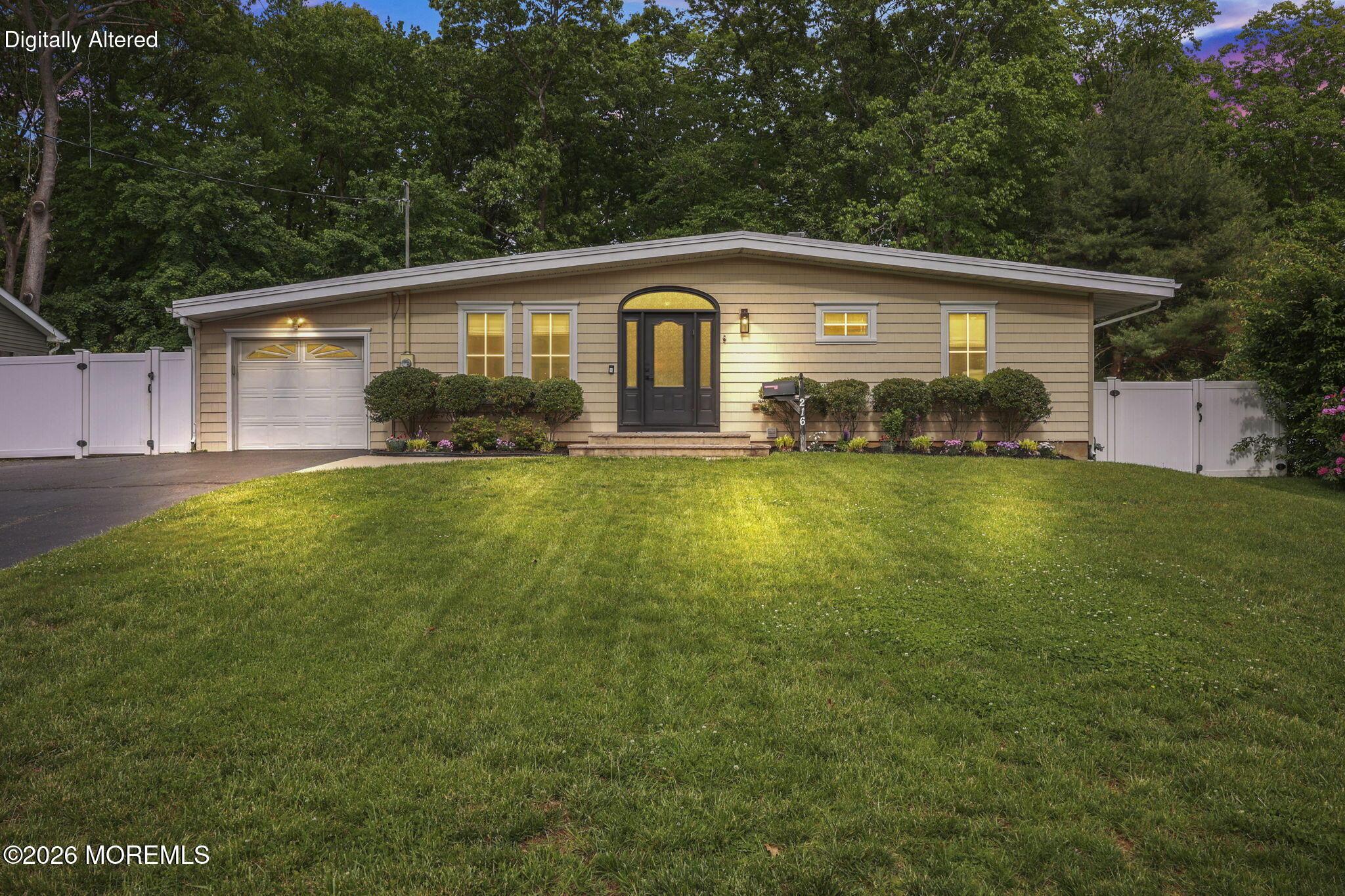 Image 1: 1-web-or-mls-LPM_2154-