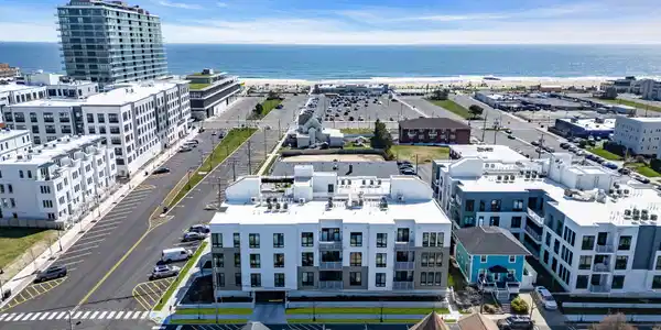 218 3rd Avenue Unit 204