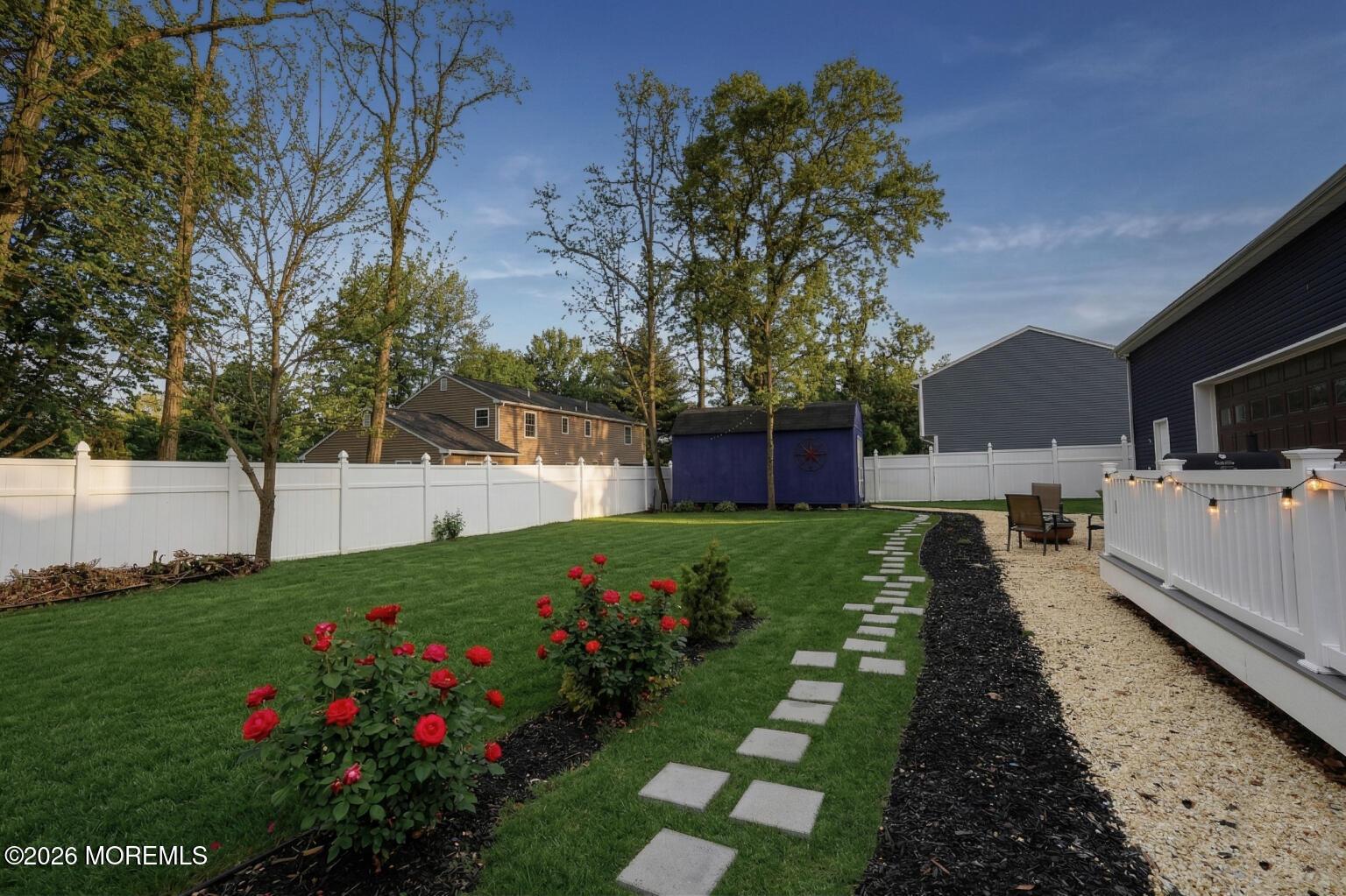 Image 2: Large Yard