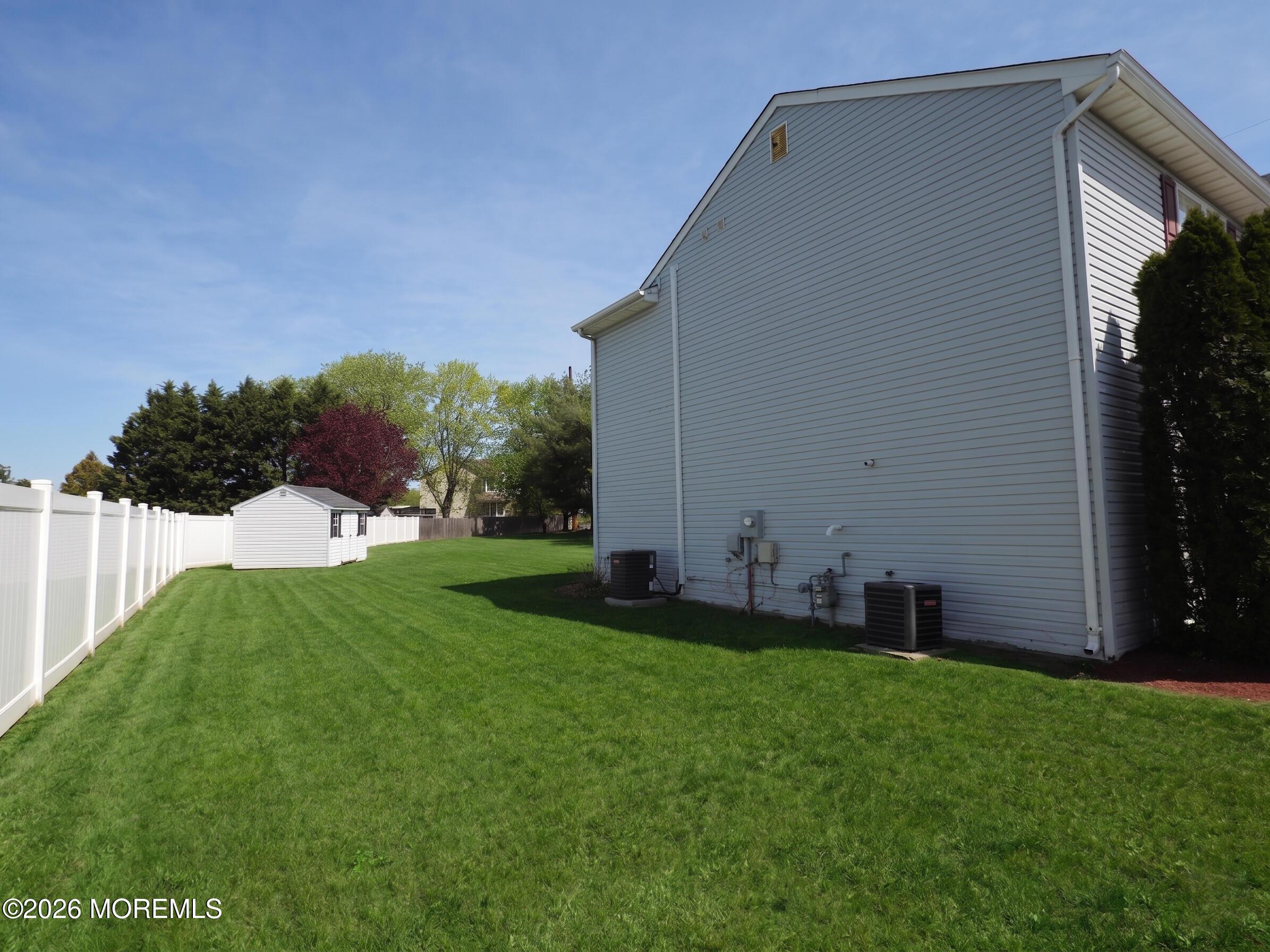 Image 3: 2 gina drive