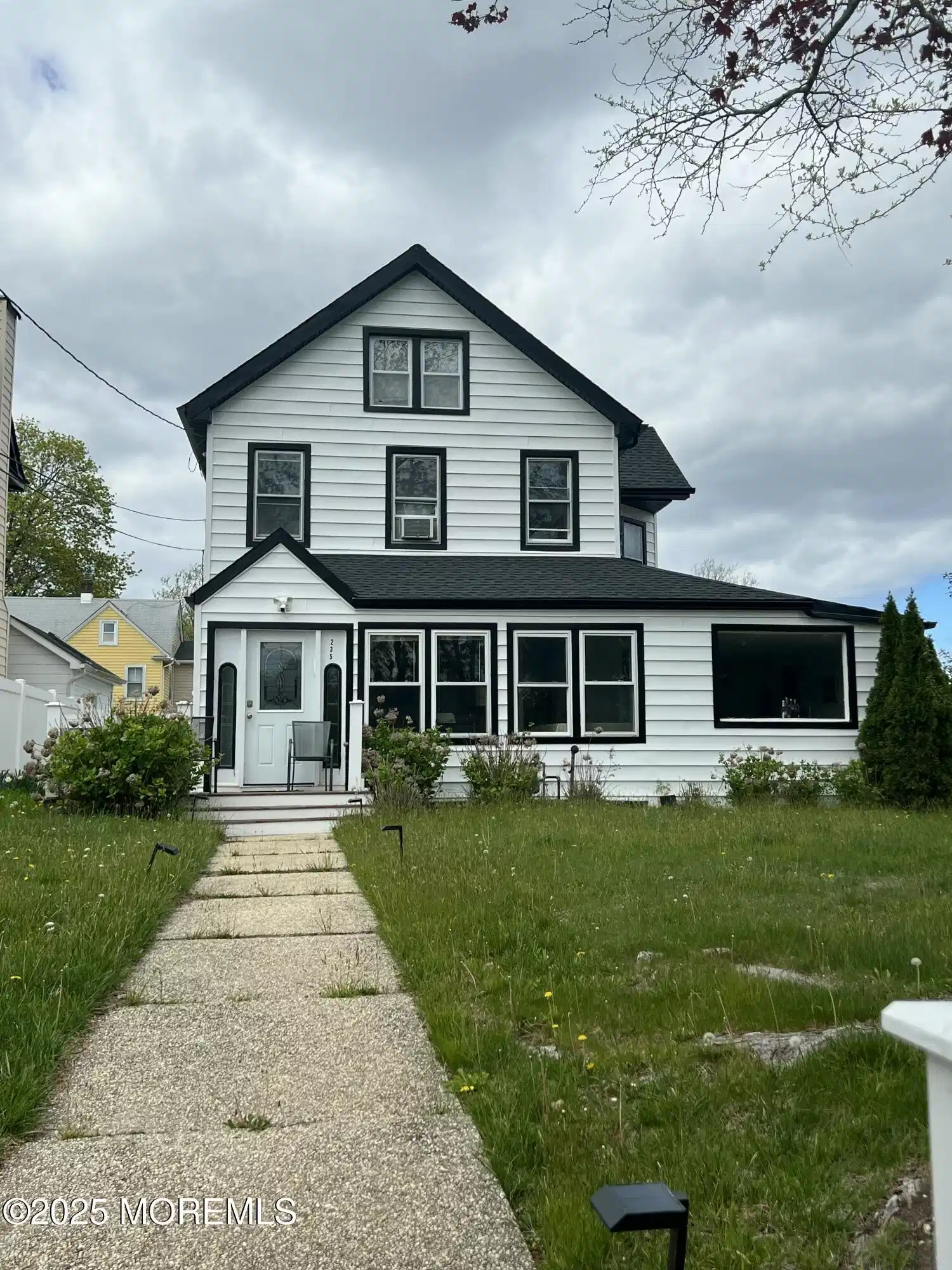 Image 1: exterior