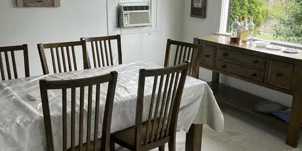 Image 4: dining room