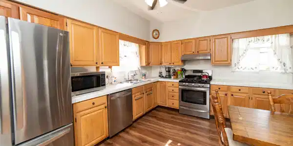 Image 3: Kitchen 2
