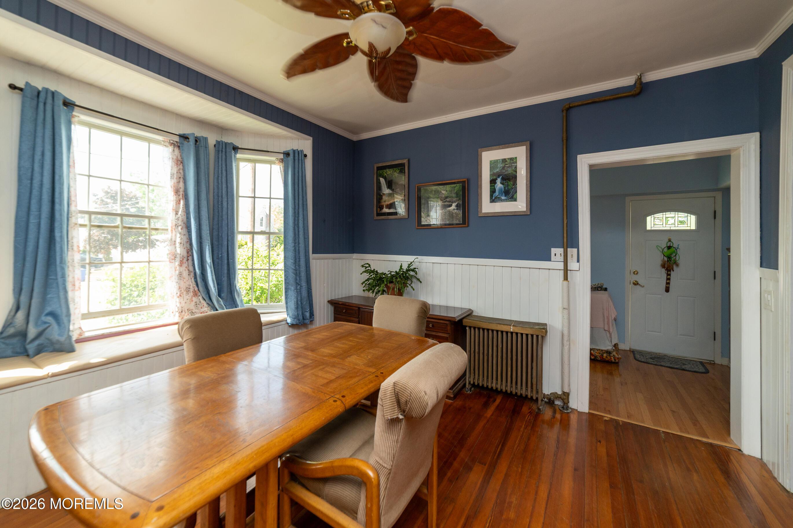 Image 4: Diningroom