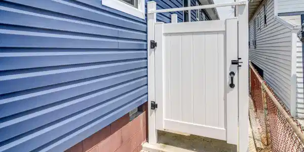Image 3: Outdoor Shower Entrance