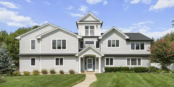 8 Mann Court