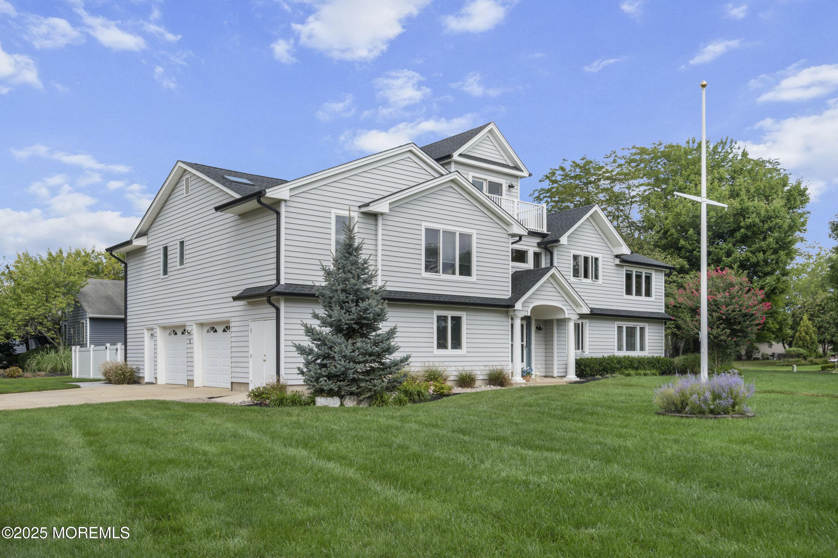 Image 2: Beautiful home and property