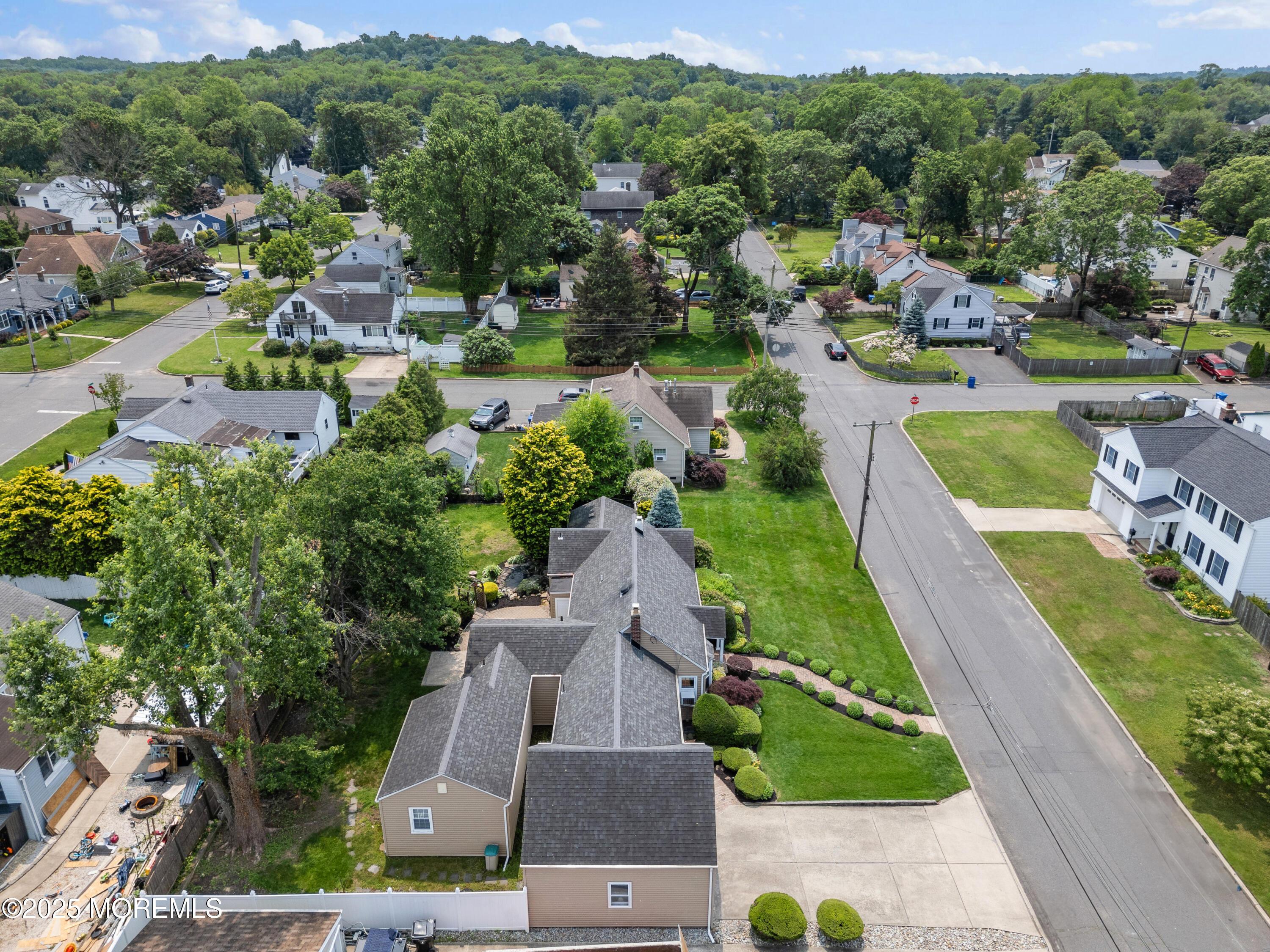 Image 4: Neighborhood