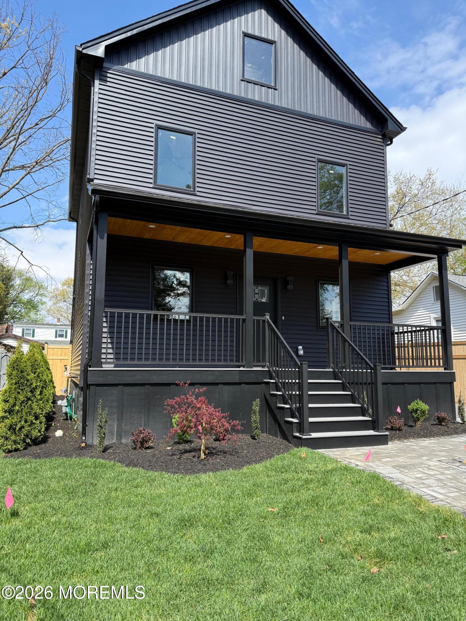 Image 3: Front house 3