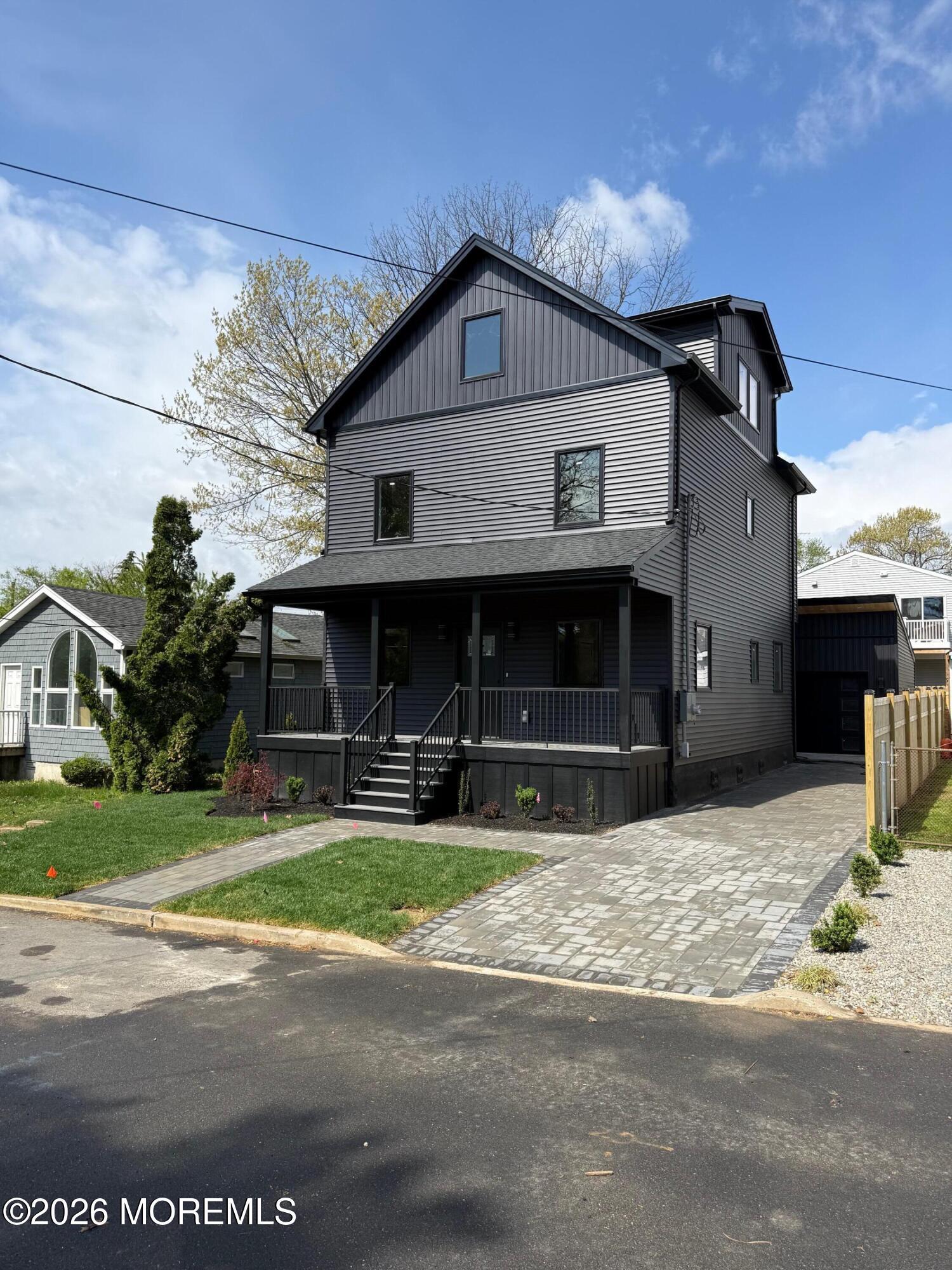 Image 4: Front house 5
