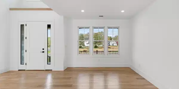 Image 3: Front Entry / Dining Room