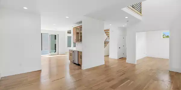 Image 4: Open Floor Plan