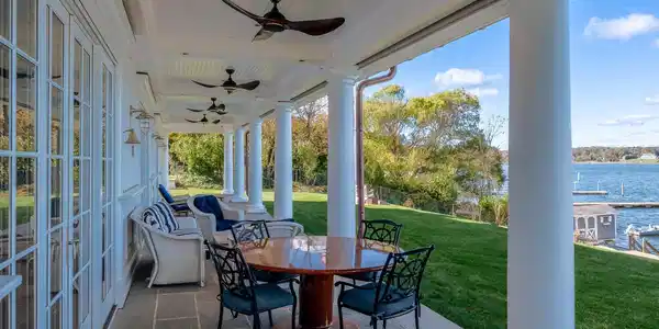 Image 4: coverd porch 3