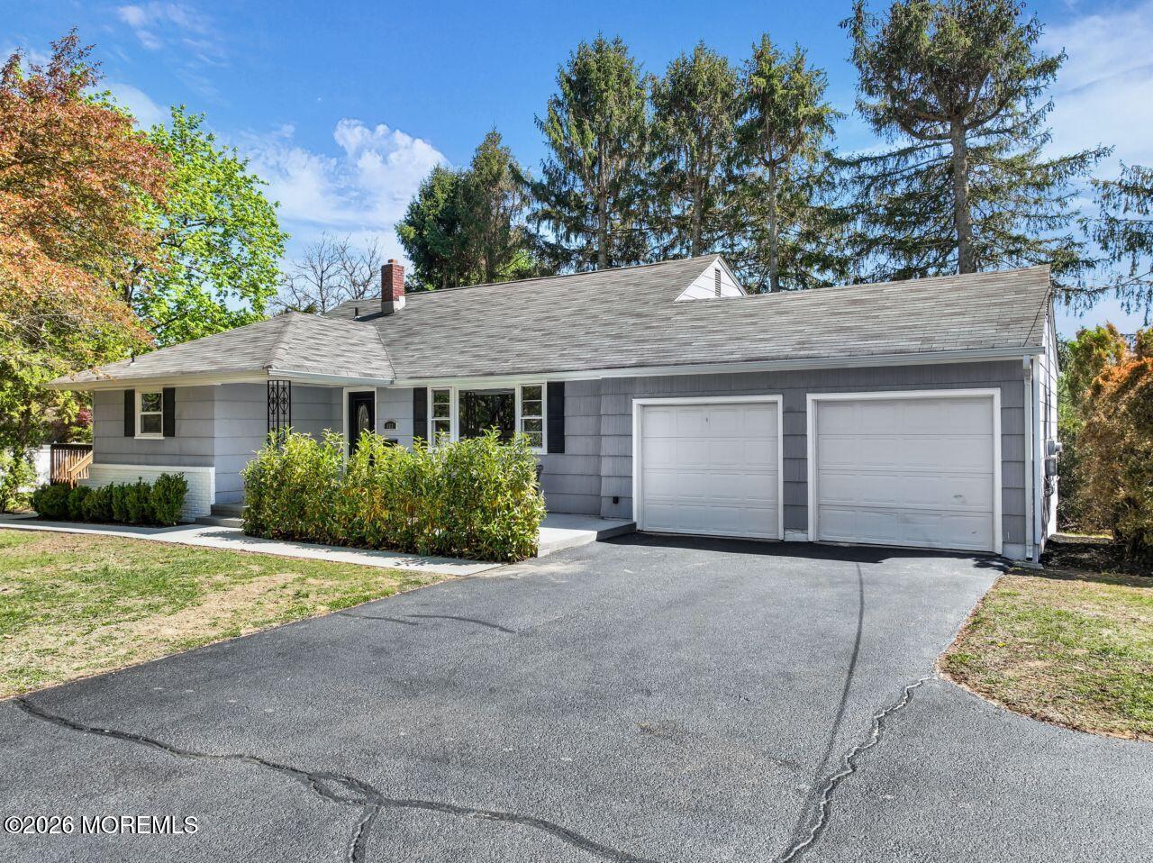 Image 3: Double-wide Driveway
