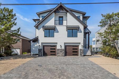 17 Lange Avenue