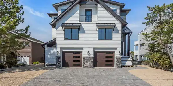 17 Lange Avenue