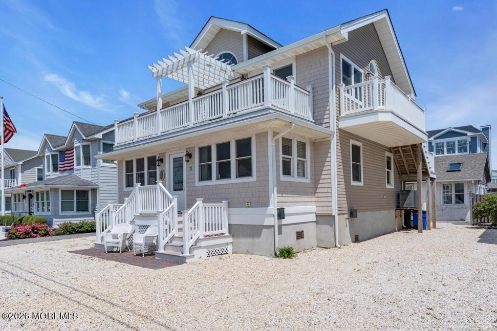 Image 2: Front House - Side